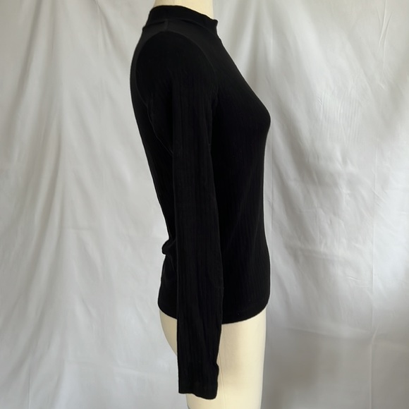 Uniqlo top - Picture 2 of 4